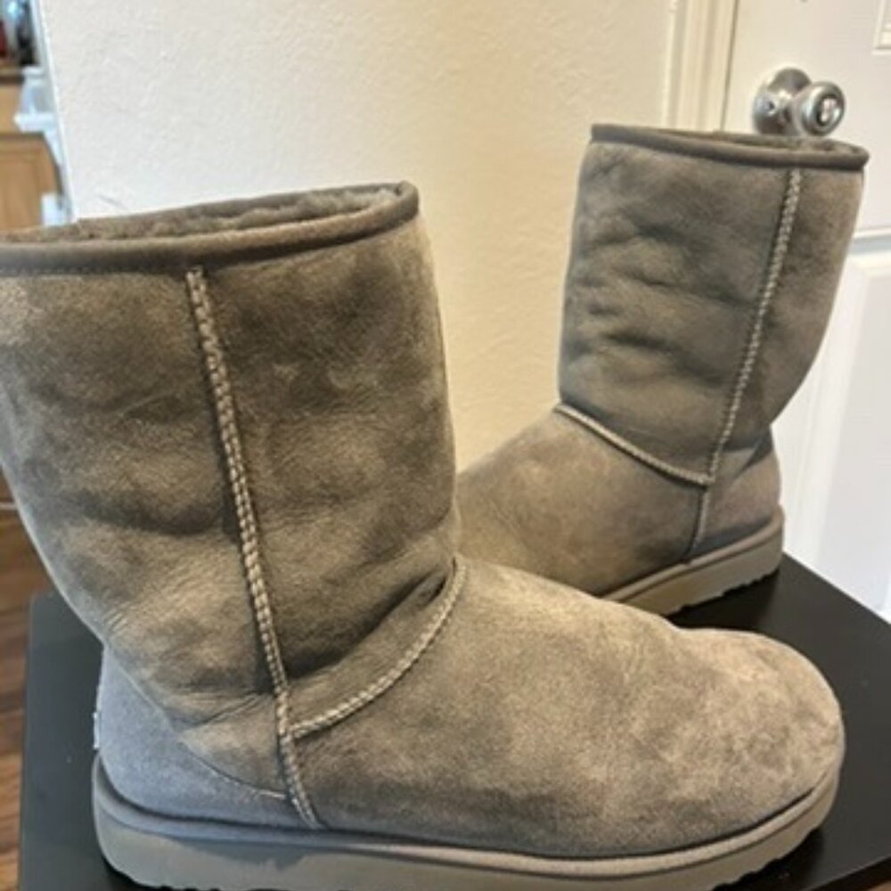 UGG Mens Size 13 Classic Short Boots